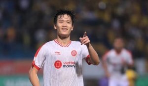 Quả bóng Vàng ghi bàn đẳng cấp, SLNA nối gót HAGL đẩy CLB Hà Nội cán đích vô địch sớm