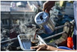 Đà Lạt 14 độ C du khách co ro thưởng thức cà phê vợt ngắm thành phố thức giấc