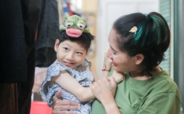 Nữ diễn viên 14 năm chăm con bị bại não: Cuộc đời vẫn đẹp sao