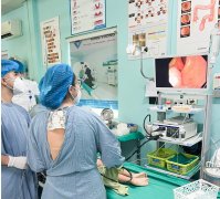 Cắt khối polyp đại tràng cho bé trai 3 tuổi