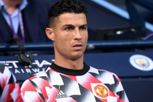 C.Ronaldo bực mình vì động thái của HLV Ten Hag