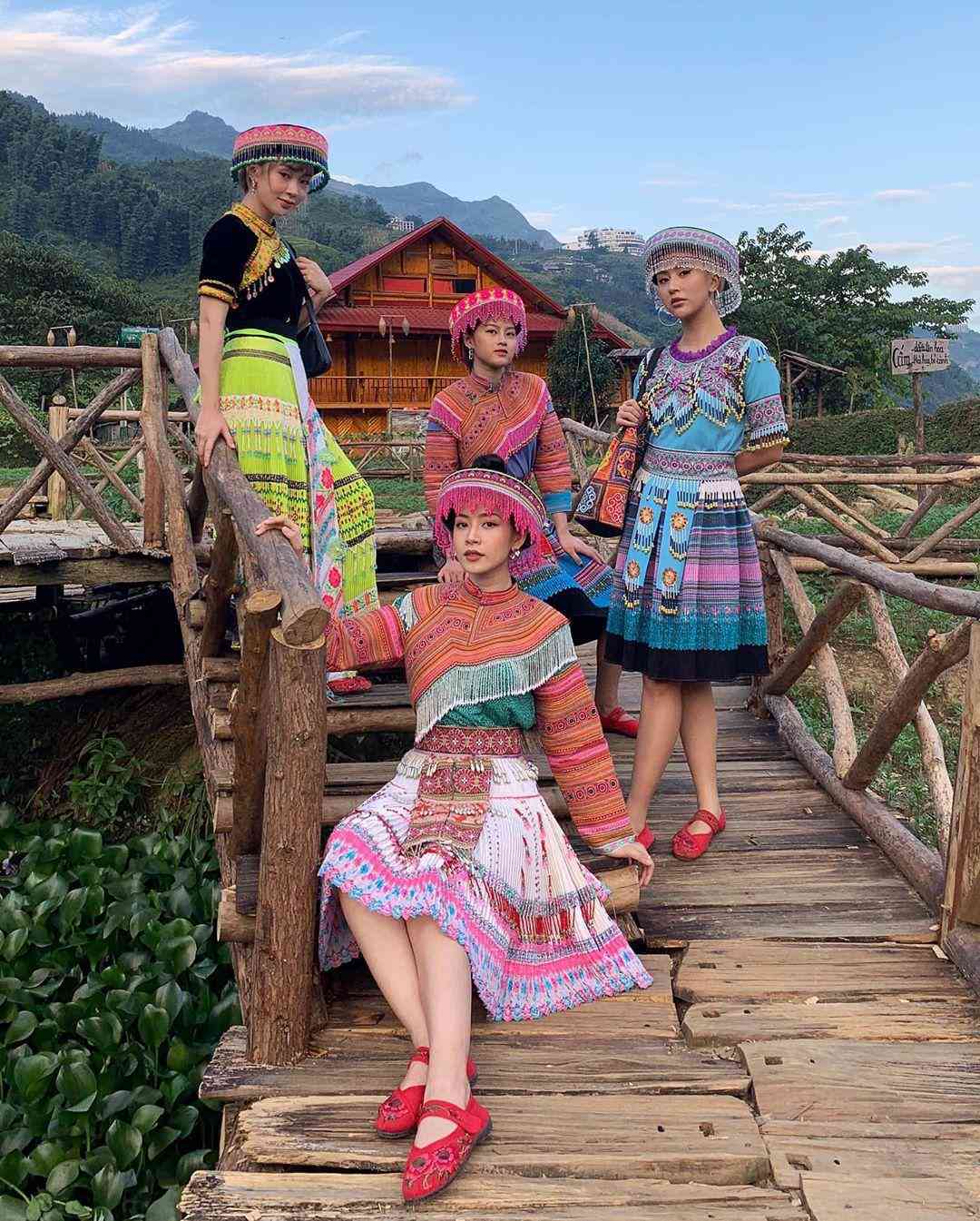 Chi Pu diện đồ dân tộc, so kè nhan sắc cùng nàng Mị Hoàng Thùy Linh
