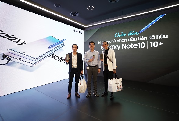 Liên Bỉnh Phát chơi lớn mua hẳn Galaxy Note10+ tặng sinh nhật BB Trần