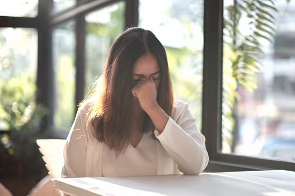 Ngày tôi lên xe hoa, chồng cũ thuê xe ô tô chở cả nhà đến dự, mẹ anh còn giật mic để nói một câu làm cả hội hôn cay mắt