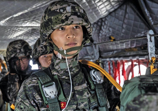 Choi Minho xuất ngũ