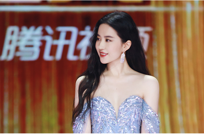 Lưu Diệc Phi chưng diện bên dàn sao