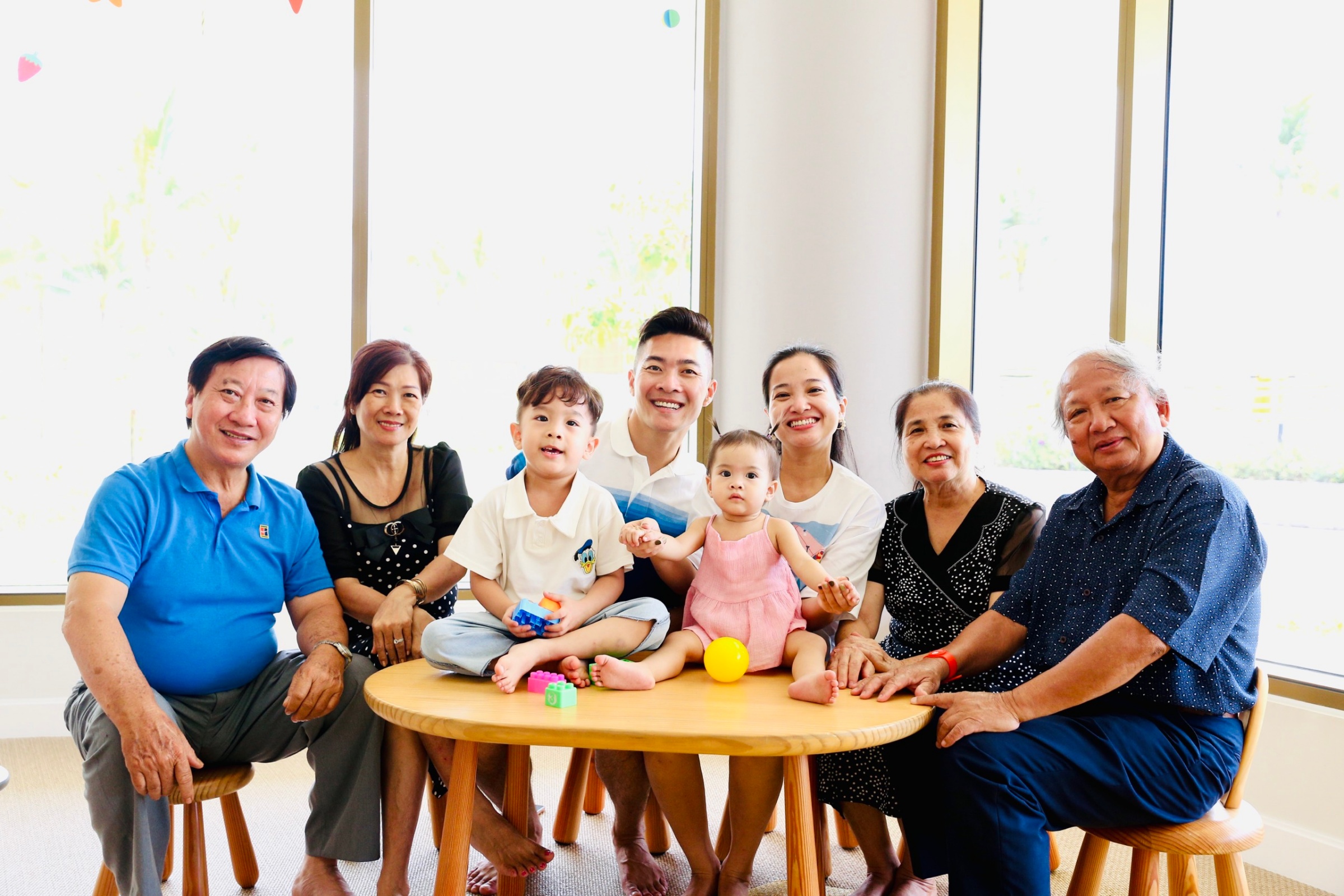 Gia đình Quốc Cơ mong sống gần kề cha mẹ