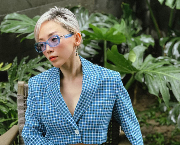 Tóc Tiên cạn lời khi ông xã Hoàng Touliver vừa rửa bát vừa hoá DJ cực nghệ