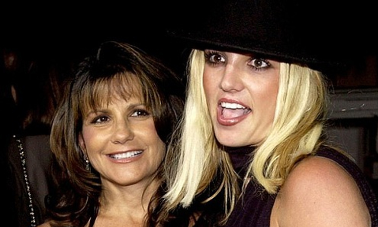 Mẹ đòi Britney Spears trả 650.000 USD