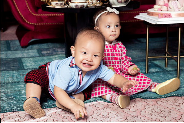 Cặp song sinh một tuổi nhà Hà Hồ