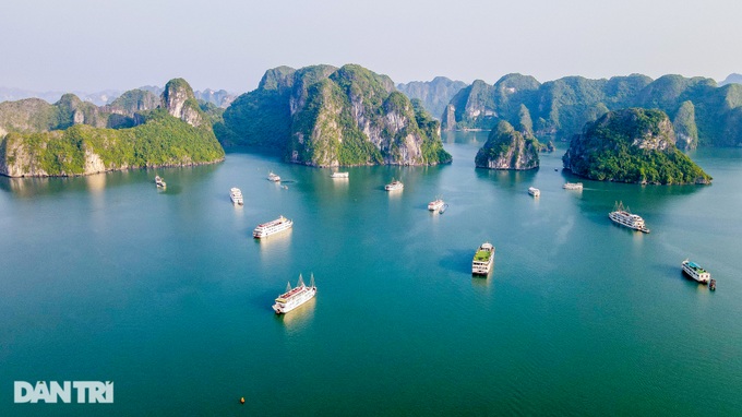 Trải nghiệm ngủ đêm, đón bình minh trên du thuyền ở vịnh Hạ Long