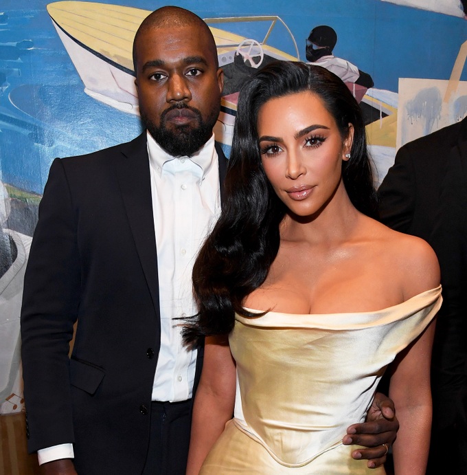 Hậu ly hôn Kim Kardashian, tỷ phú Kanye West hẹn hò toàn mỹ nhân gợi cảm