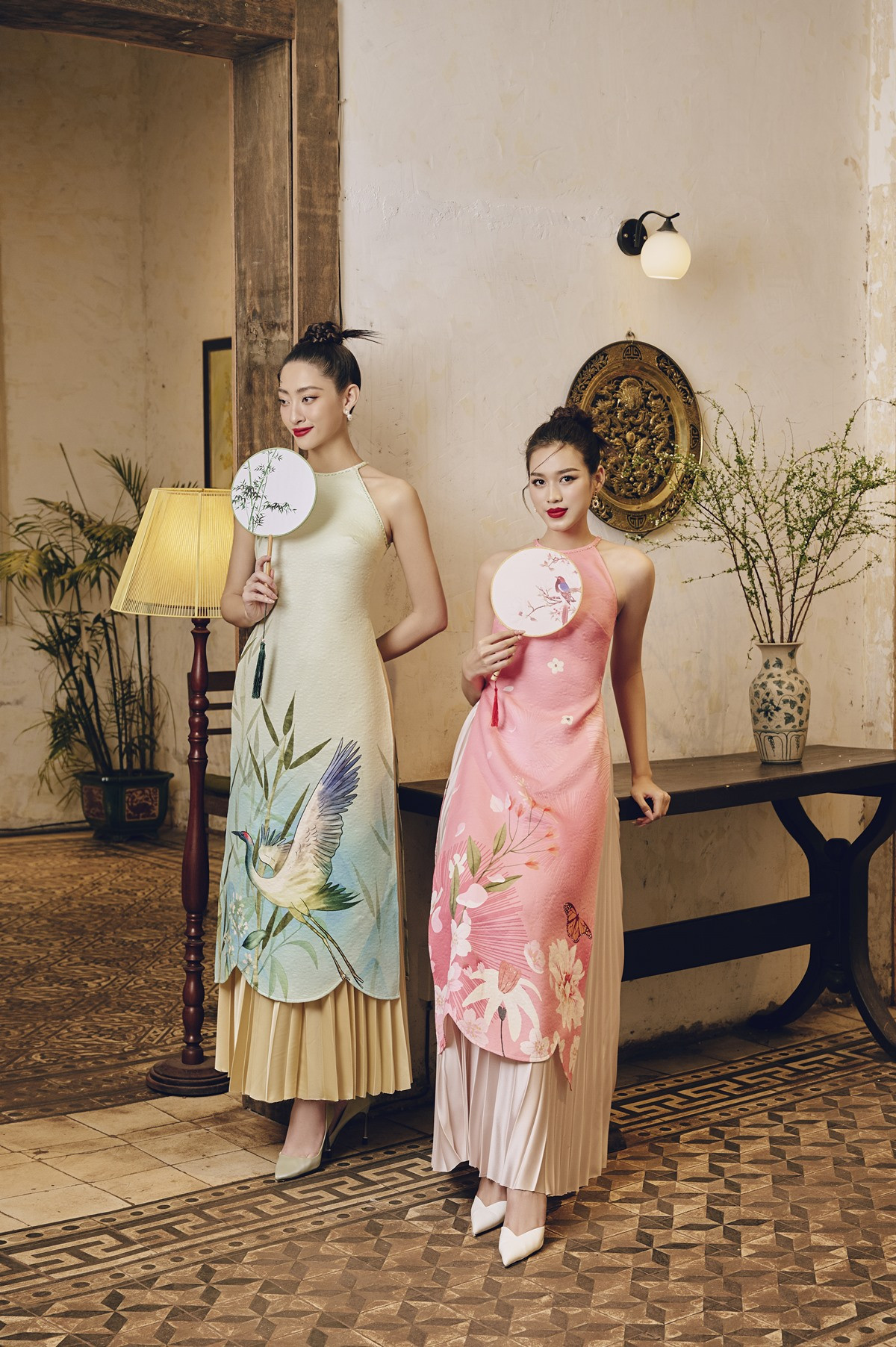 Đỗ Hà, Lương Thùy Linh dịu dàng, nữ tính với áo dài xuân đón Tết