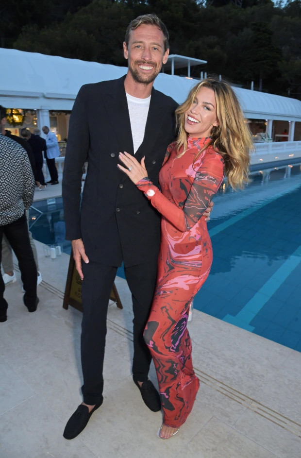 Vợ siêu mẫu của cầu thủ Peter Crouch nóng bỏng trong loạt nội y Victorias Secret