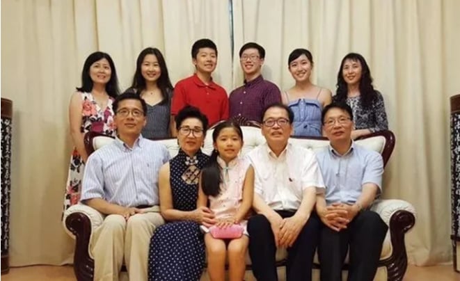 Bác sĩ nông thôn nuôi 5 con thành tiến sĩ nhờ 10 cách giáo dục hàng ngày