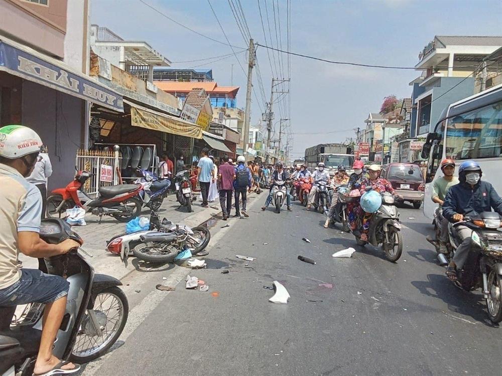Thanh niên dương tính ma túy lái ô tô tông nhiều người ở An Giang