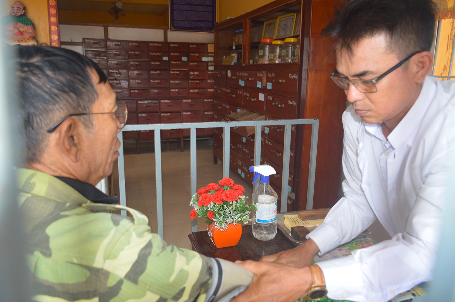 Người đàn ông miền Tây hơn 10 năm vận động trồng cây thuốc chữa bệnh miễn phí