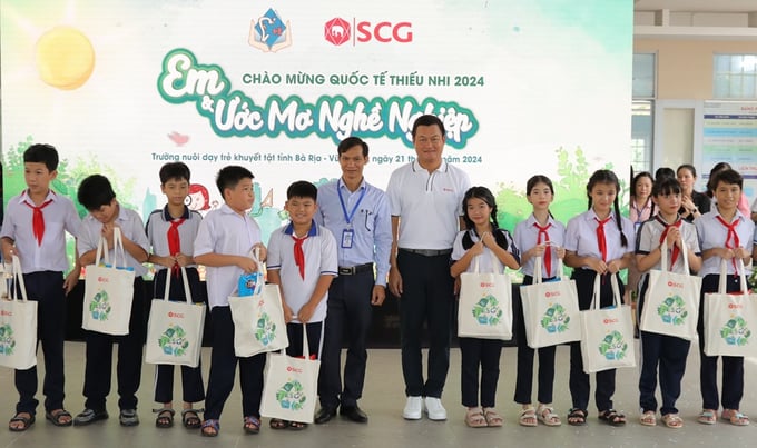Học sinh khuyết tật được truyền cảm hứng và chắp cánh ước mơ